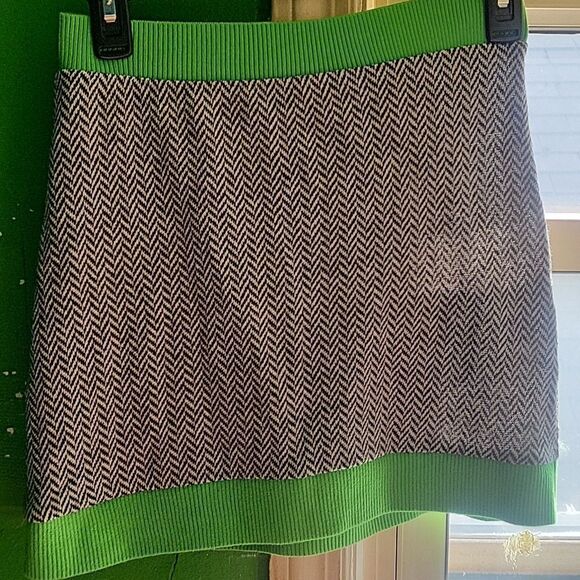 NWOT Zara Knit Black White Chevron Lime Green Trim Mini Skirt - - Picture 2 of 2